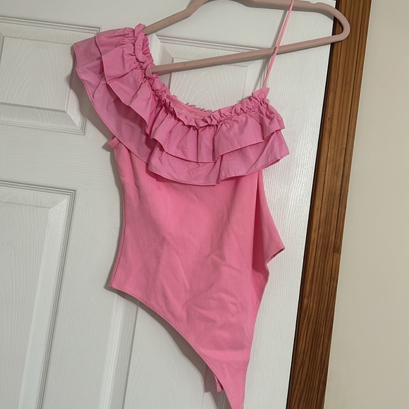 Pink One-Shoulder Ruffle bodysuit - Picture 2 of 3